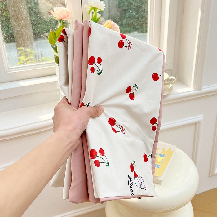 91家纺网 家纺一手货源 找家纺 思诺羽床笠 2025春夏新款小清新105克高克重水洗棉印花四件套 甜蜜樱桃