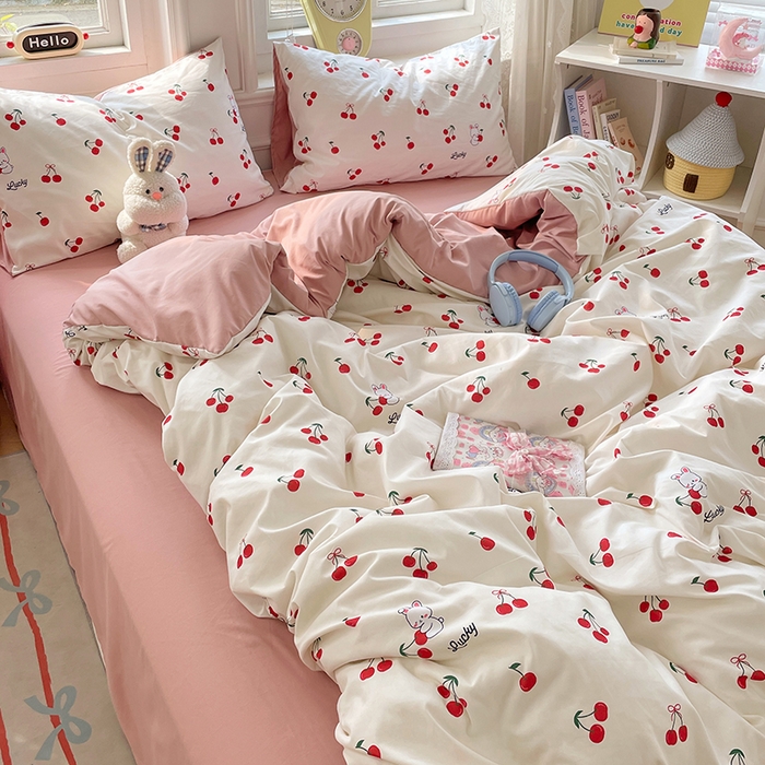 91家纺网 家纺一手货源 找家纺 思诺羽床笠 2025春夏新款小清新105克高克重水洗棉印花四件套 甜蜜樱桃