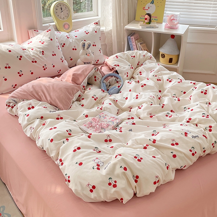 91家纺网 家纺一手货源 找家纺 思诺羽床笠 2025春夏新款小清新105克高克重水洗棉印花四件套 甜蜜樱桃