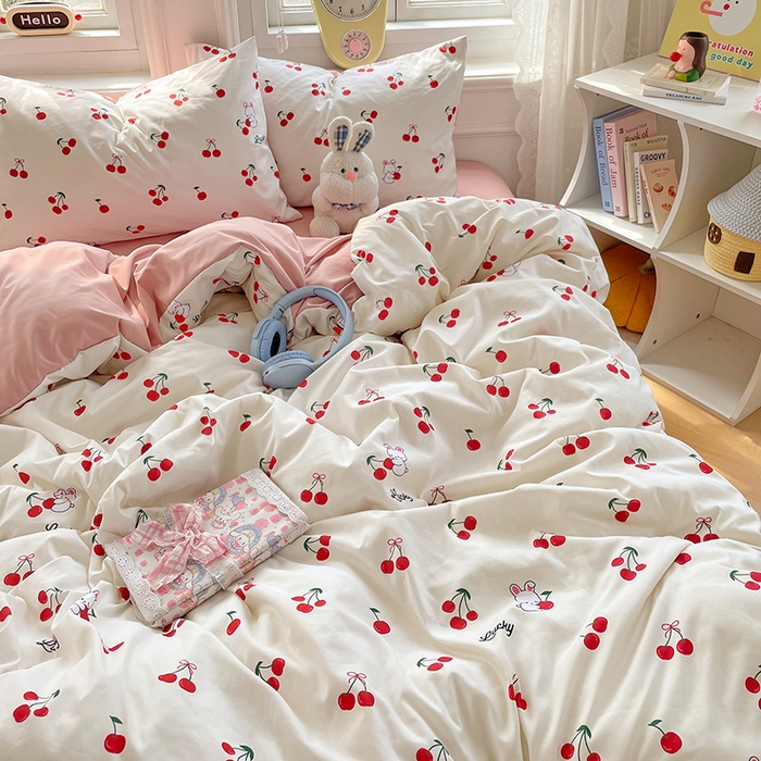 91家纺网 家纺一手货源 找家纺 思诺羽床笠 2025春夏新款小清新105克高克重水洗棉印花四件套 甜蜜樱桃