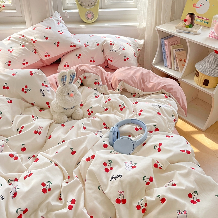 91家纺网 家纺一手货源 找家纺 思诺羽床笠 2025春夏新款小清新105克高克重水洗棉印花四件套 甜蜜樱桃