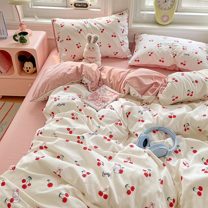 91家纺网 家纺一手货源 找家纺 思诺羽床笠 2025春夏新款小清新105克高克重水洗棉印花四件套 甜蜜樱桃