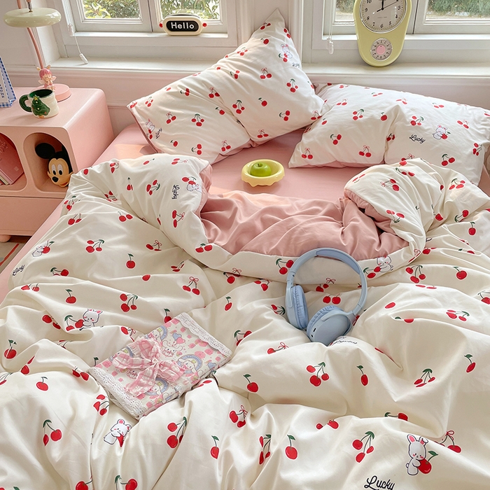 91家纺网 家纺一手货源 找家纺 思诺羽床笠 2025春夏新款小清新105克高克重水洗棉印花四件套 甜蜜樱桃