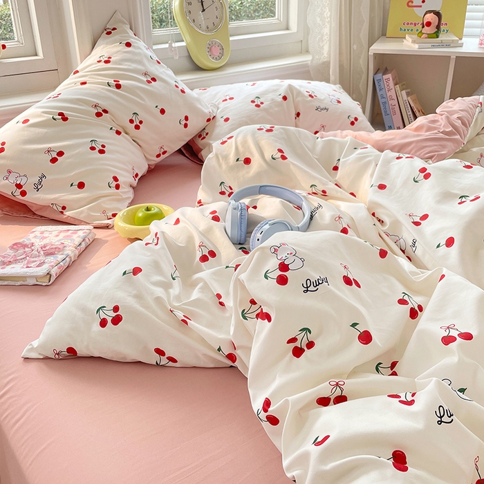 91家纺网 家纺一手货源 找家纺 思诺羽床笠 2025春夏新款小清新105克高克重水洗棉印花四件套 甜蜜樱桃