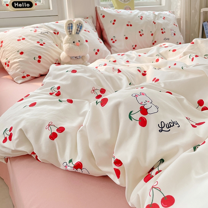 91家纺网 家纺一手货源 找家纺 思诺羽床笠 2025春夏新款小清新105克高克重水洗棉印花四件套 甜蜜樱桃