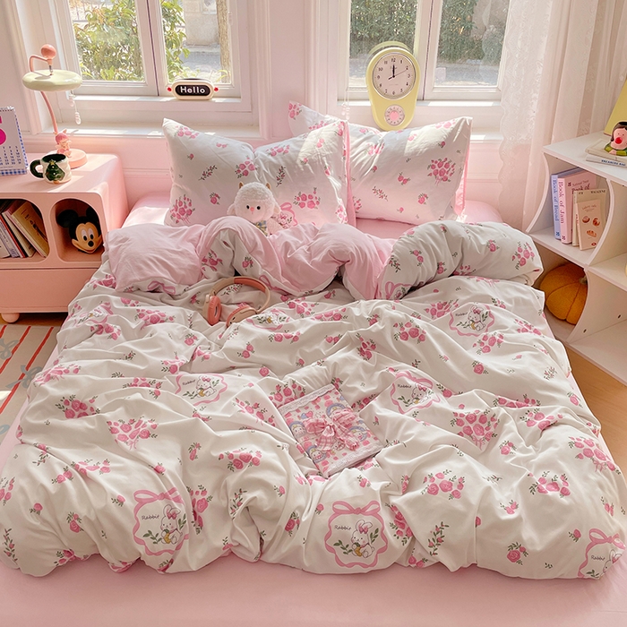 91家纺网 家纺一手货源 找家纺 思诺羽床笠 2025春夏新款小清新105克高克重水洗棉印花四件套 蔷薇兔