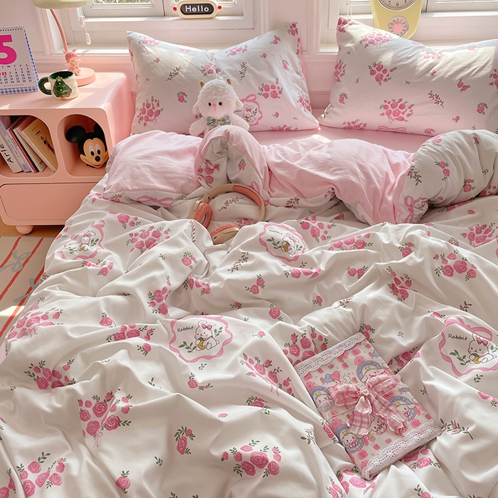 91家纺网 家纺一手货源 找家纺 思诺羽床笠 2025春夏新款小清新105克高克重水洗棉印花四件套 蔷薇兔