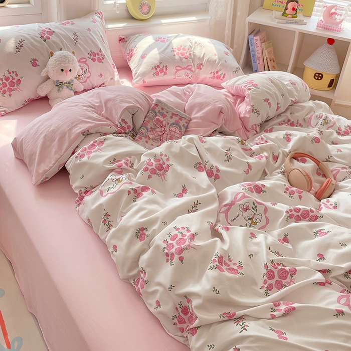 91家纺网 家纺一手货源 找家纺 思诺羽床笠 2025春夏新款小清新105克高克重水洗棉印花四件套 蔷薇兔