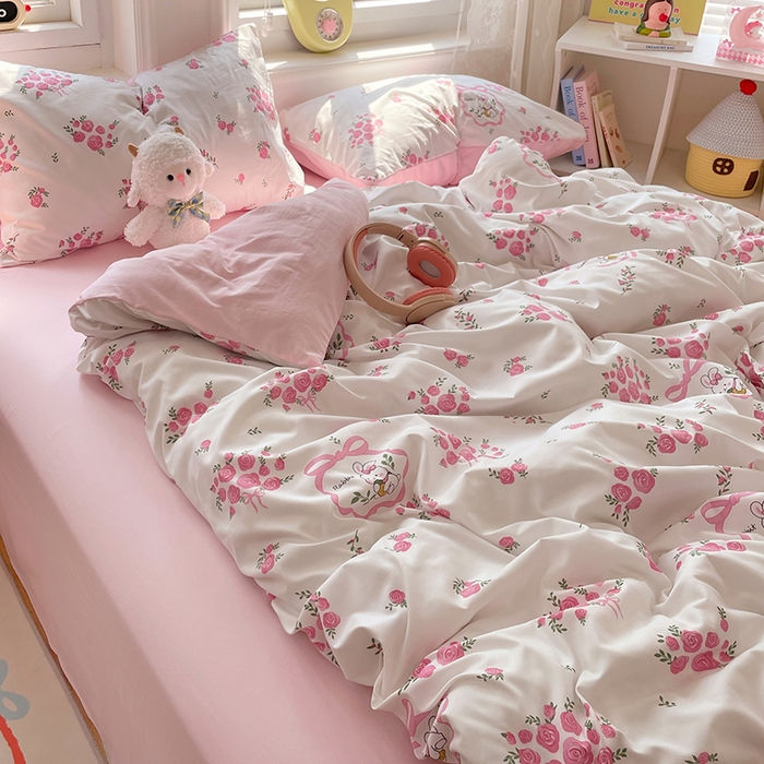 91家纺网 家纺一手货源 找家纺 思诺羽床笠 2025春夏新款小清新105克高克重水洗棉印花四件套 蔷薇兔