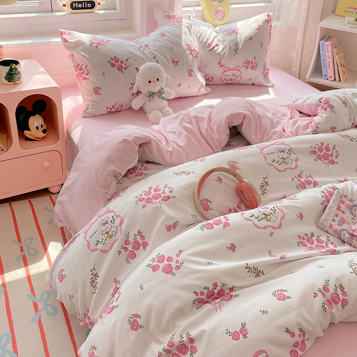 91家纺网 家纺一手货源 找家纺 思诺羽床笠 2025春夏新款小清新105克高克重水洗棉印花四件套 蔷薇兔