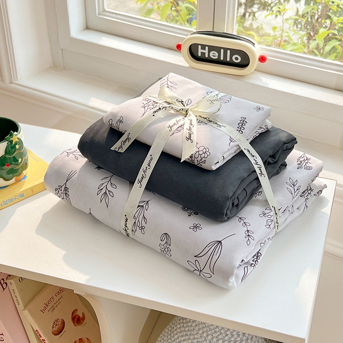 91家纺网 家纺一手货源 找家纺 思诺羽床笠 2025春夏新款小清新105克高克重水洗棉印花四件套 月影繁花