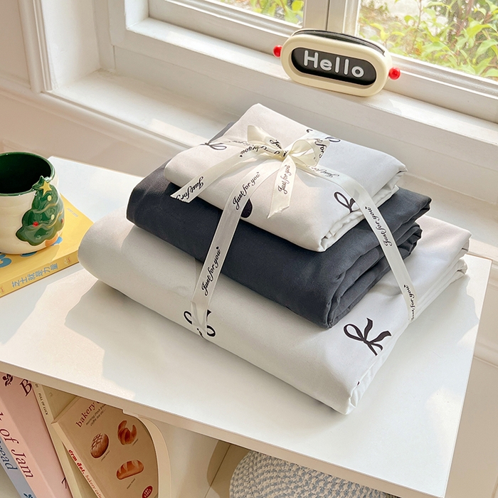 91家纺网 家纺一手货源 找家纺 思诺羽床笠 2025春夏新款小清新105克高克重水洗棉印花四件套 蝴蝶结