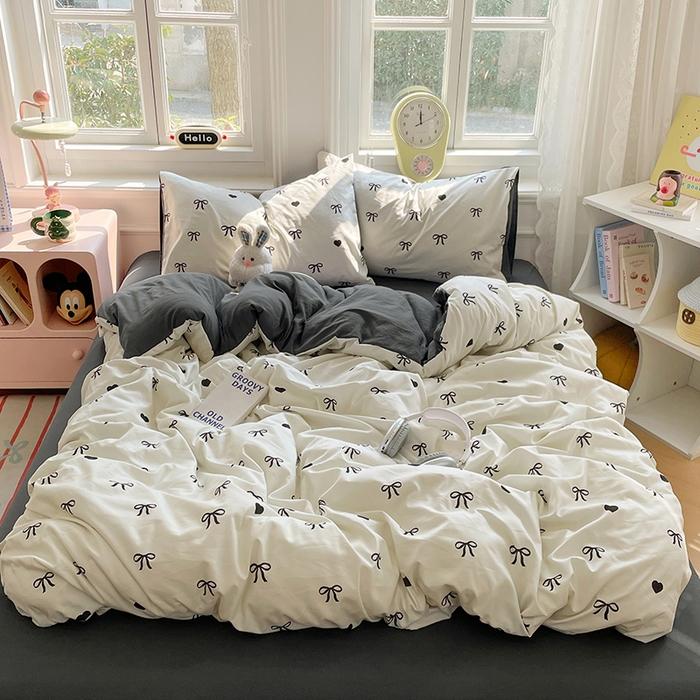 91家纺网 家纺一手货源 找家纺 思诺羽床笠 2025春夏新款小清新105克高克重水洗棉印花四件套 蝴蝶结