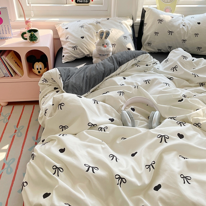 91家纺网 家纺一手货源 找家纺 思诺羽床笠 2025春夏新款小清新105克高克重水洗棉印花四件套 蝴蝶结