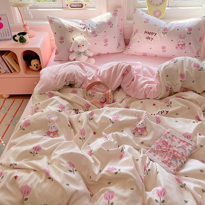 91家纺网 家纺一手货源 找家纺 思诺羽床笠 2025春夏新款小清新105克高克重水洗棉印花四件套 花园小兔