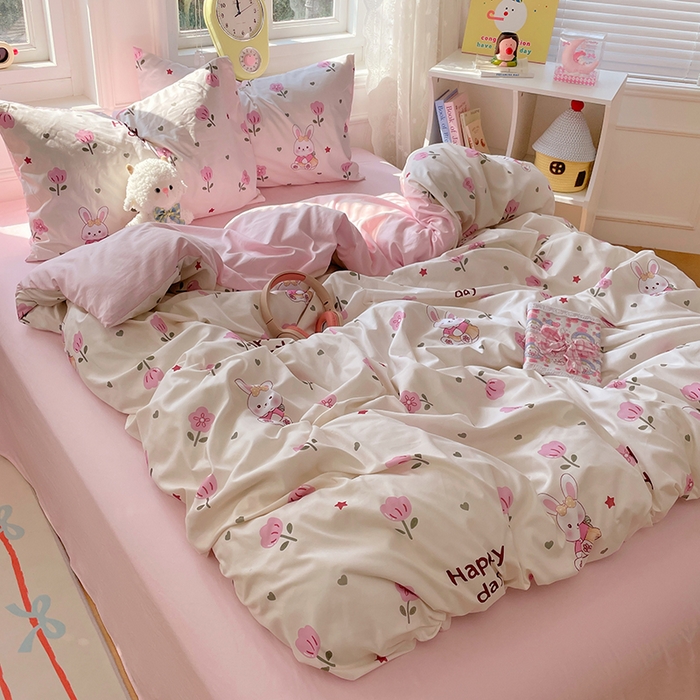 91家纺网 家纺一手货源 找家纺 思诺羽床笠 2025春夏新款小清新105克高克重水洗棉印花四件套 花园小兔