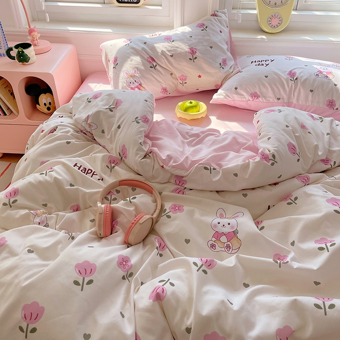 91家纺网 家纺一手货源 找家纺 思诺羽床笠 2025春夏新款小清新105克高克重水洗棉印花四件套 花园小兔