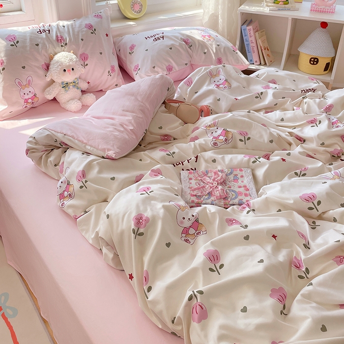 91家纺网 家纺一手货源 找家纺 思诺羽床笠 2025春夏新款小清新105克高克重水洗棉印花四件套 花园小兔