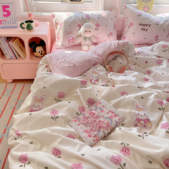 91家纺网 家纺一手货源 找家纺 思诺羽床笠 2025春夏新款小清新105克高克重水洗棉印花四件套 花园小兔