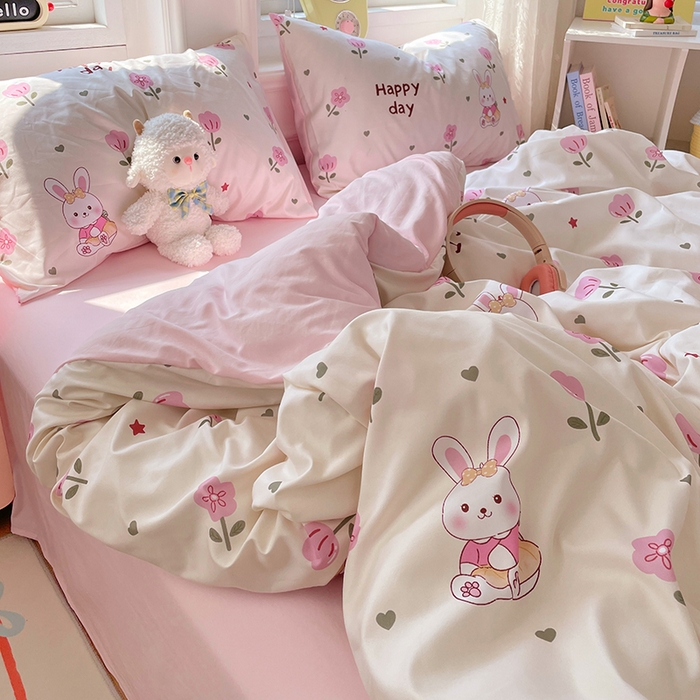 91家纺网 家纺一手货源 找家纺 思诺羽床笠 2025春夏新款小清新105克高克重水洗棉印花四件套 花园小兔