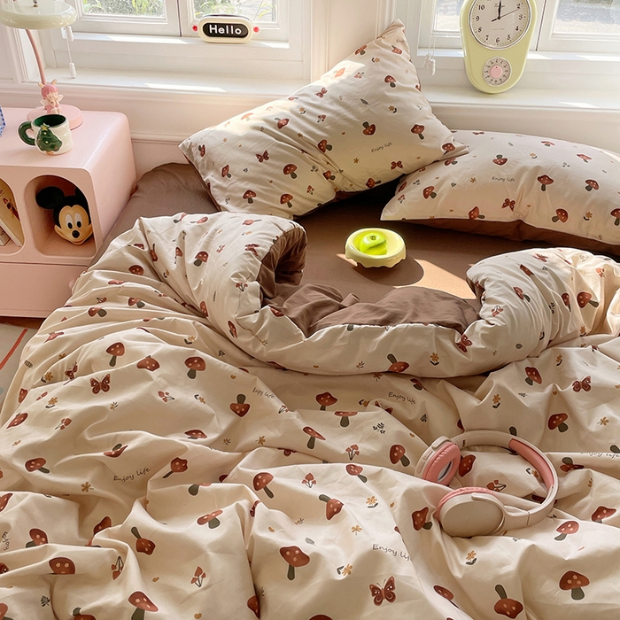 91家纺网 家纺一手货源 找家纺 思诺羽床笠 2025春夏新款小清新105克高克重水洗棉印花四件套 可爱蘑菇