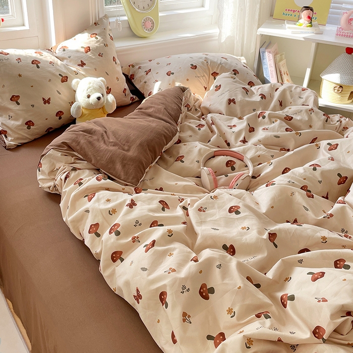 91家纺网 家纺一手货源 找家纺 思诺羽床笠 2025春夏新款小清新105克高克重水洗棉印花四件套 可爱蘑菇