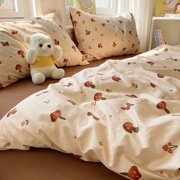 91家纺网 家纺一手货源 找家纺 思诺羽床笠 2025春夏新款小清新105克高克重水洗棉印花四件套 可爱蘑菇