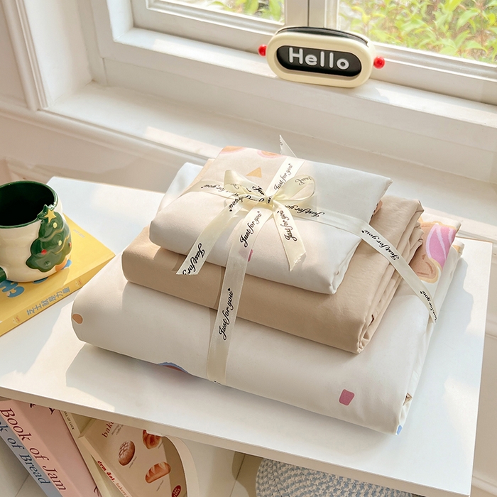 91家纺网 家纺一手货源 找家纺 思诺羽床笠 2025春夏新款小清新105克高克重水洗棉印花四件套 腊肠狗