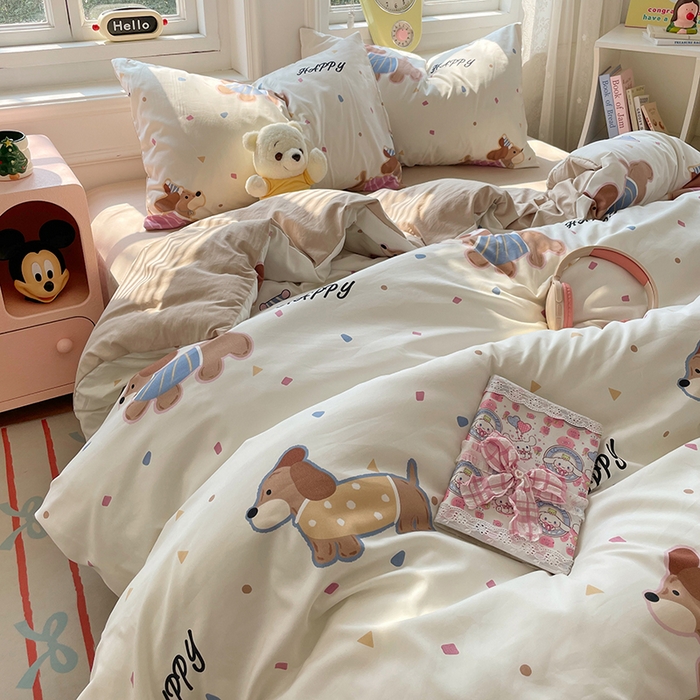 91家纺网 家纺一手货源 找家纺 思诺羽床笠 2025春夏新款小清新105克高克重水洗棉印花四件套 腊肠狗