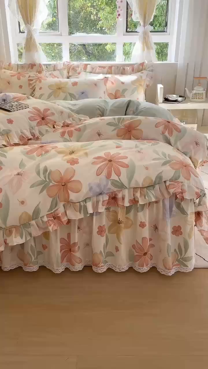 91家纺网 家纺一手货源 找家纺 忘忧草 2025新款全棉印花花边被套单件纯棉 云裳花谷