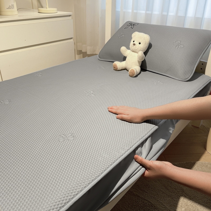 91家纺网 家纺一手货源 找家纺 （总）爱思凯家纺 2025新款【学生】PE冰豆豆凉席-绮梦系列-床笠款