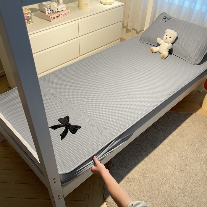 91家纺网 家纺一手货源 找家纺 （总）爱思凯家纺 2025新款【学生】PE冰豆豆凉席-绮梦系列-床笠款