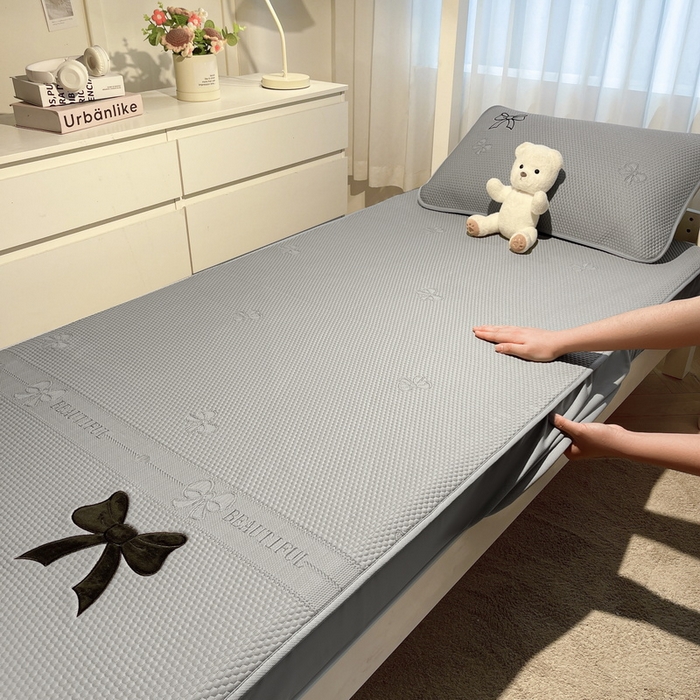 91家纺网 家纺一手货源 找家纺 （总）爱思凯家纺 2025新款【学生】PE冰豆豆凉席-绮梦系列-床笠款