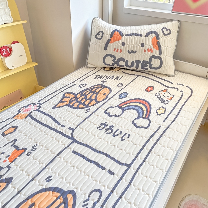 91家纺网 家纺一手货源 找家纺 川悦生活 2025新款大阪宿舍凉感丝凉席 元气小鱼