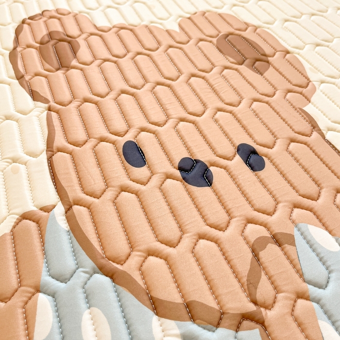 91家纺网 家纺一手货源 找家纺 川悦生活 2025新款大阪宿舍凉感丝凉席 奶盖小熊