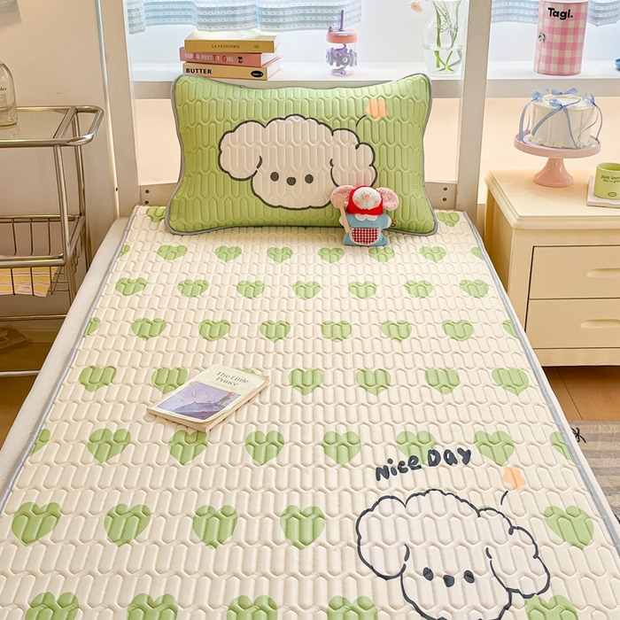 91家纺网 家纺一手货源 找家纺 川悦生活 2025新款大阪宿舍凉感丝凉席 薄荷小汪