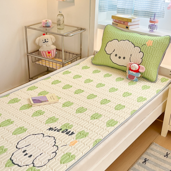 91家纺网 家纺一手货源 找家纺 川悦生活 2025新款大阪宿舍凉感丝凉席 薄荷小汪