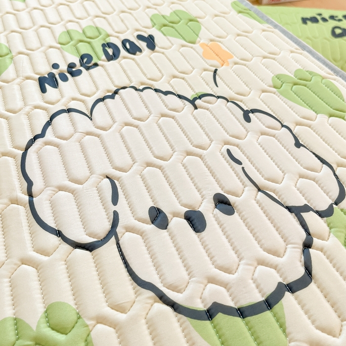 91家纺网 家纺一手货源 找家纺 川悦生活 2025新款大阪宿舍凉感丝凉席 薄荷小汪