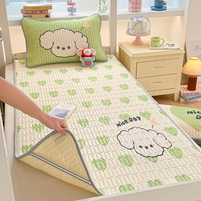 91家纺网 家纺一手货源 找家纺 川悦生活 2025新款大阪宿舍凉感丝凉席 薄荷小汪