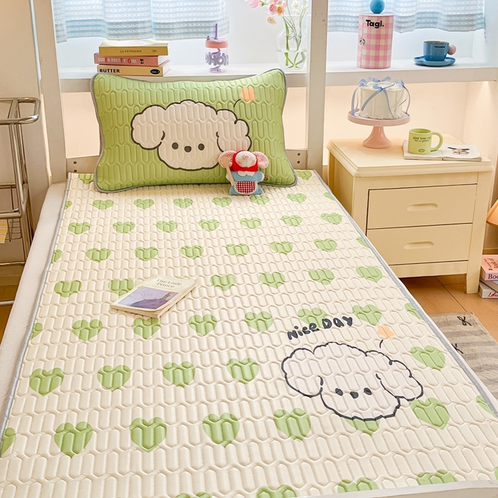 91家纺网 家纺一手货源 找家纺 川悦生活 2025新款大阪宿舍凉感丝凉席 薄荷小汪