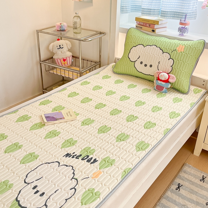 91家纺网 家纺一手货源 找家纺 川悦生活 2025新款大阪宿舍凉感丝凉席 薄荷小汪