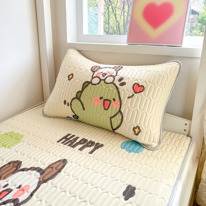 91家纺网 家纺一手货源 找家纺 川悦生活 2025新款大阪宿舍凉感丝凉席 哈哈恐龙