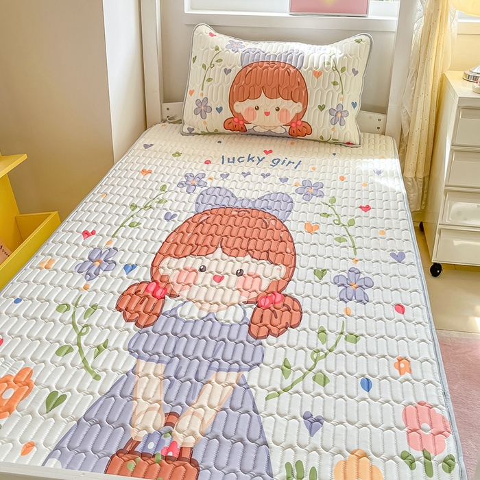 91家纺网 家纺一手货源 找家纺 川悦生活 2025新款大阪宿舍凉感丝凉席 萌萌妹紫兰