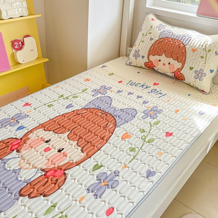 91家纺网 家纺一手货源 找家纺 川悦生活 2025新款大阪宿舍凉感丝凉席 萌萌妹紫兰