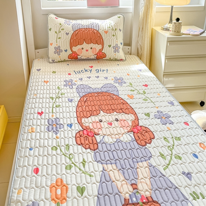 91家纺网 家纺一手货源 找家纺 川悦生活 2025新款大阪宿舍凉感丝凉席 萌萌妹紫兰