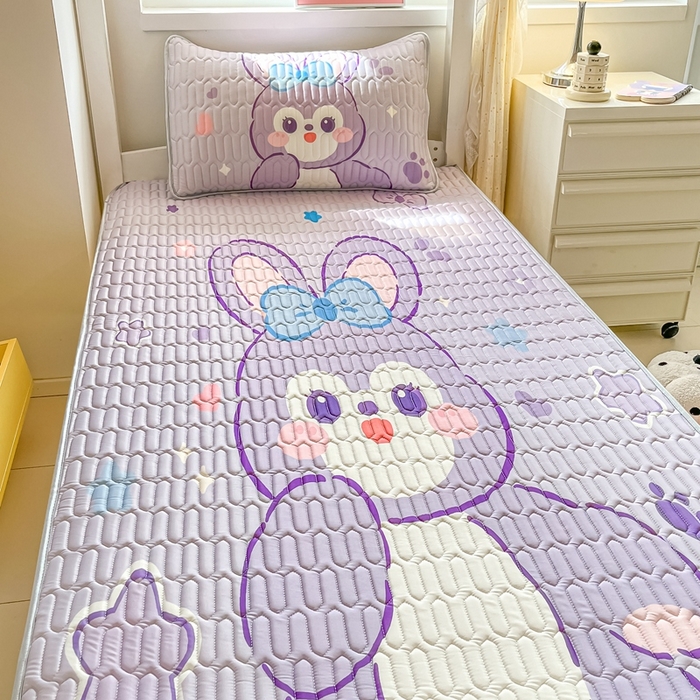 91家纺网 家纺一手货源 找家纺 川悦生活 2025新款大阪宿舍凉感丝凉席 米哈小兔