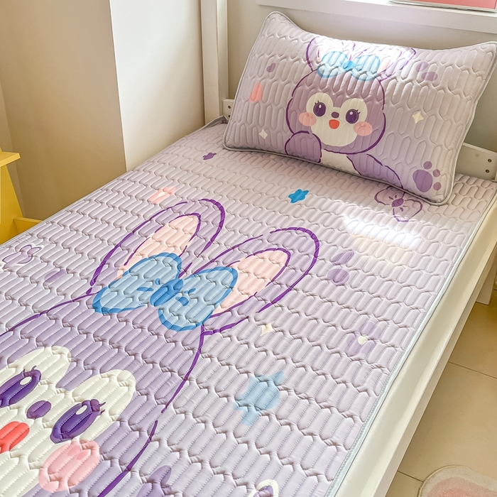 91家纺网 家纺一手货源 找家纺 川悦生活 2025新款大阪宿舍凉感丝凉席 米哈小兔