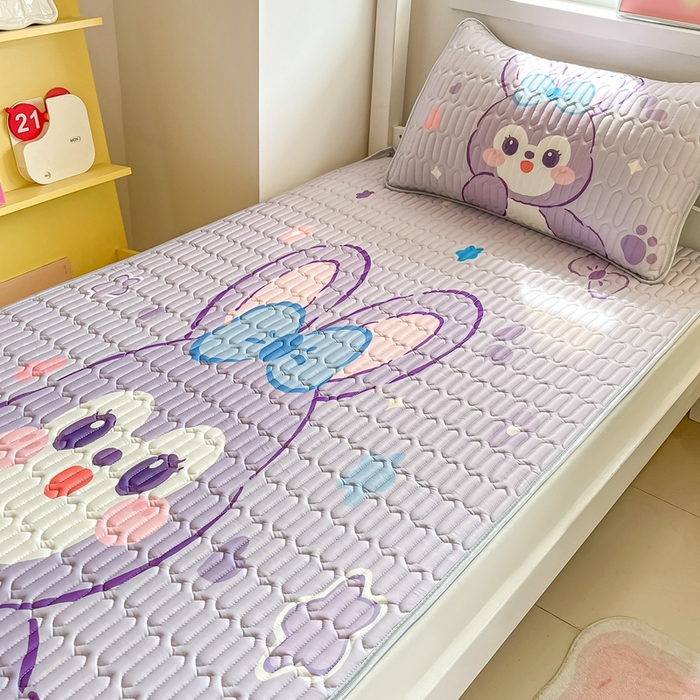 91家纺网 家纺一手货源 找家纺 川悦生活 2025新款大阪宿舍凉感丝凉席 米哈小兔