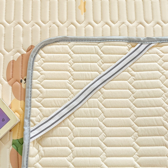 91家纺网 家纺一手货源 找家纺 川悦生活 2025新款大阪宿舍凉感丝凉席 奶呼小熊