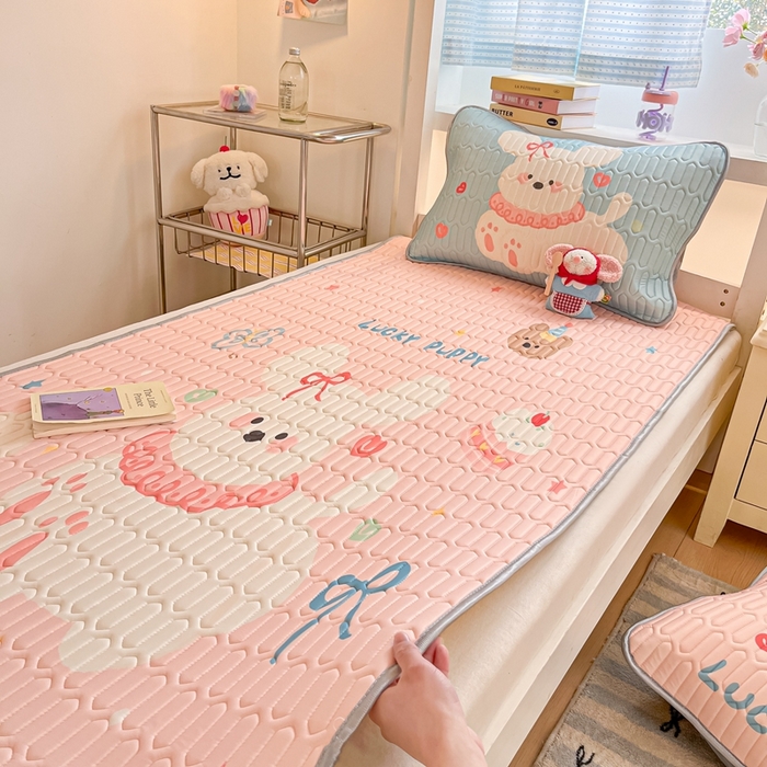 91家纺网 家纺一手货源 找家纺 川悦生活 2025新款大阪宿舍凉感丝凉席 蜜心奶团